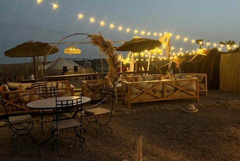 Cena al tramonto nel deserto di Agafay