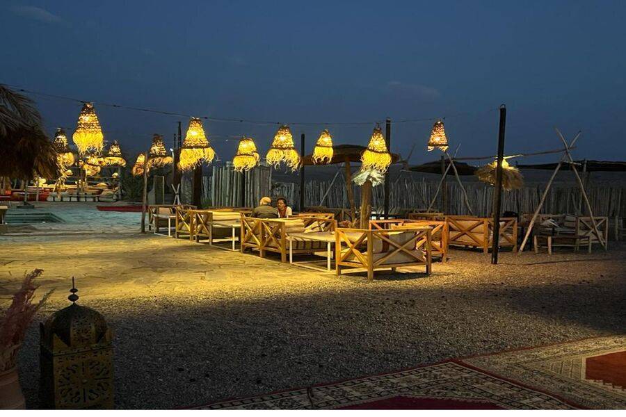 Cena al tramonto nel deserto di Agafay