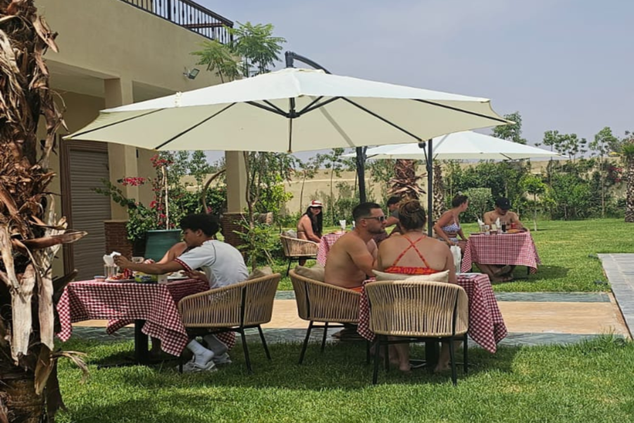 Pass giornaliero per Marrakech con piscina, pranzo e navetta inclusi - Relax