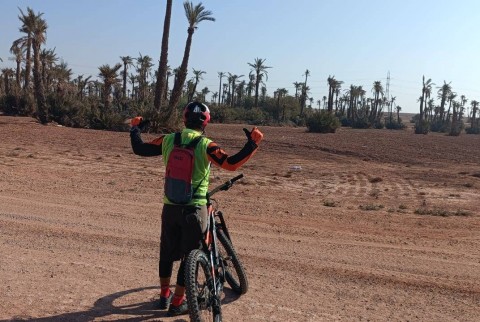 Tour in bicicletta a Palmeraie Marrakech mezza giornata